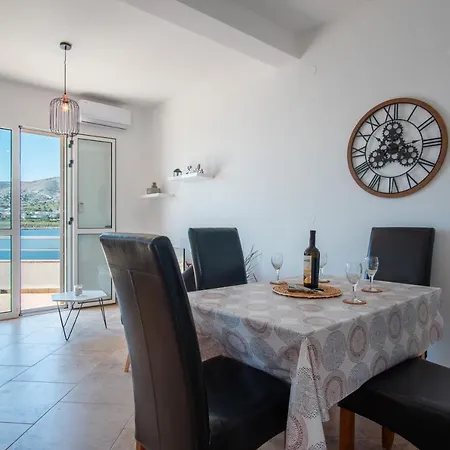 Lazic Pag By Pag Tours Apartman Pag Town