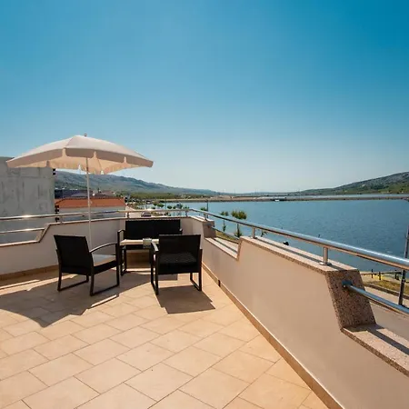 Apartment Lazic Pag *