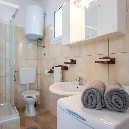Apartment Lazic Pag