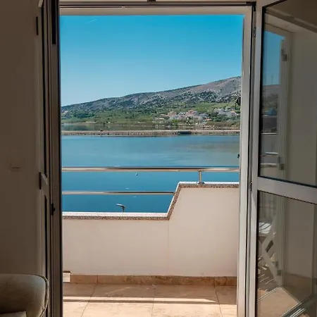 Lazic Pag By Pag Tours דירה