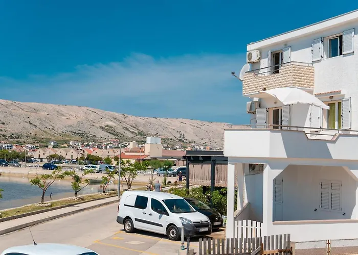Lazic Pag By Pag Tours Apartmán Pag Town